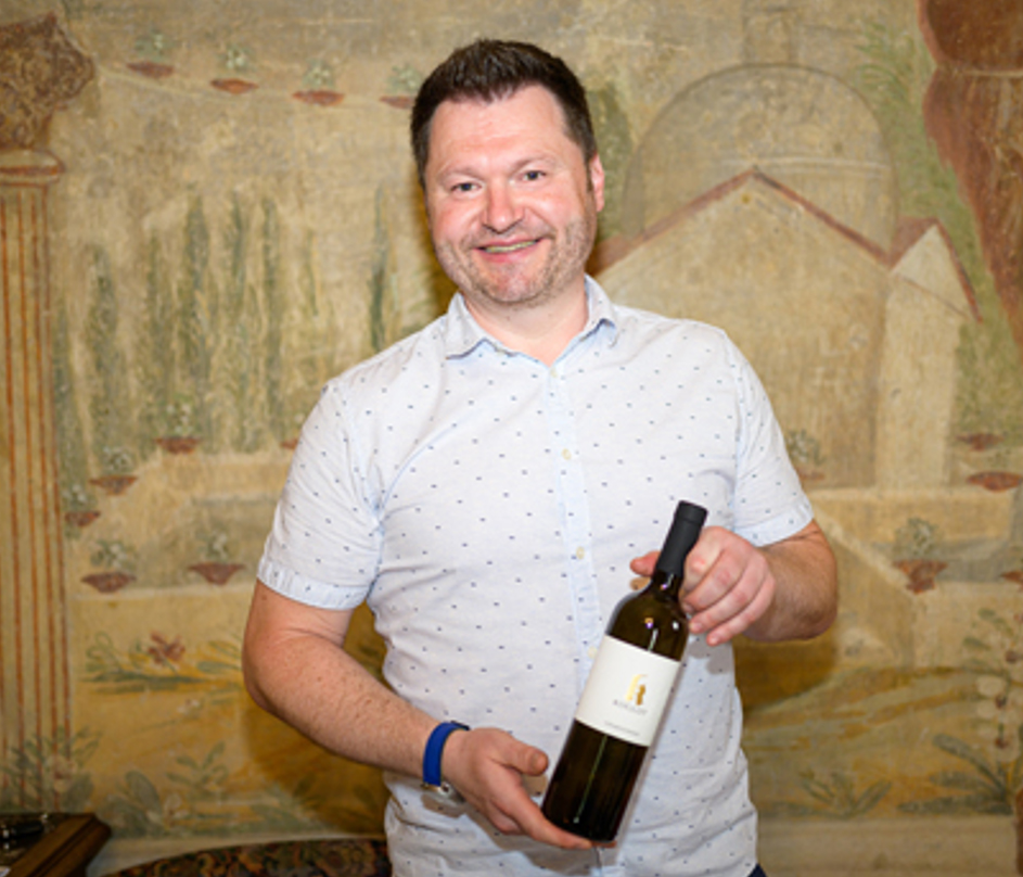 Matej Koglot z vinom